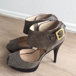 Gorgeous Khaki Michael Kors heels. Size 7.5/8.